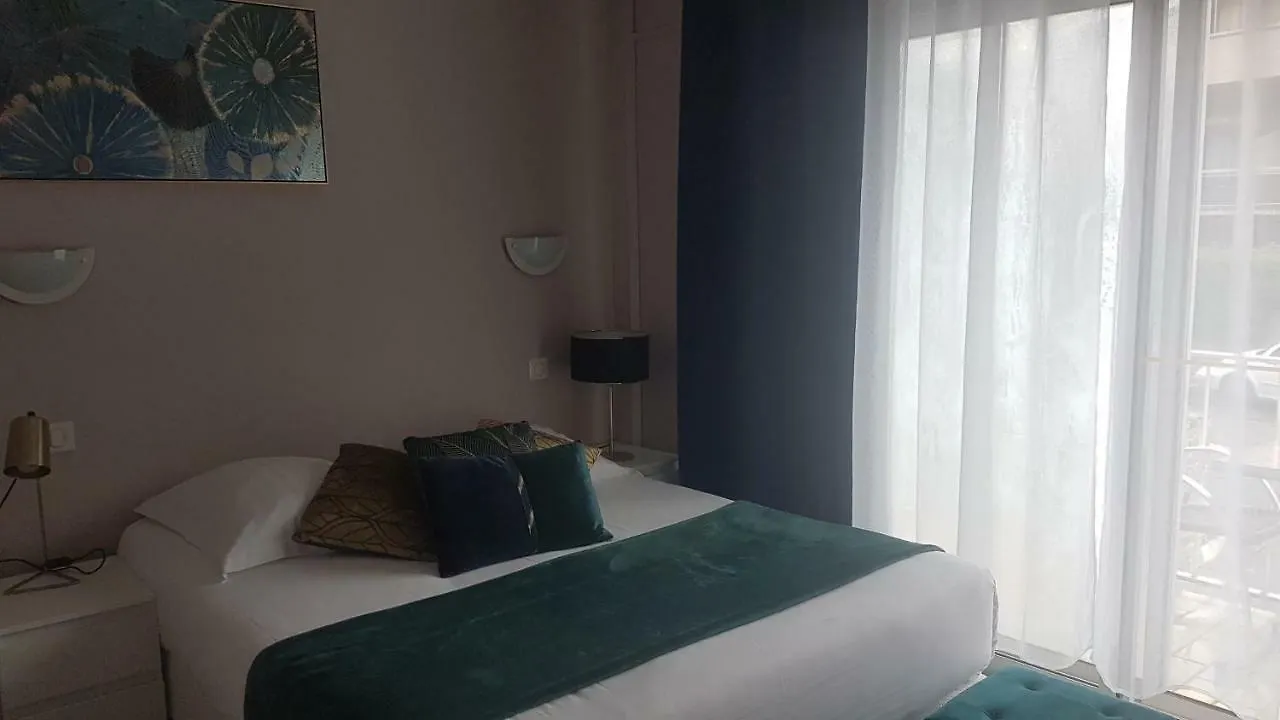 Hotel Le Golfe Bleu Cavalaire-sur-Mer 2*,  Francie